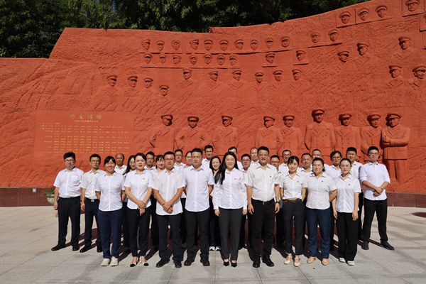 光影铭刻历史，，初心映照未来——六安公司党总支开展主题党日活动